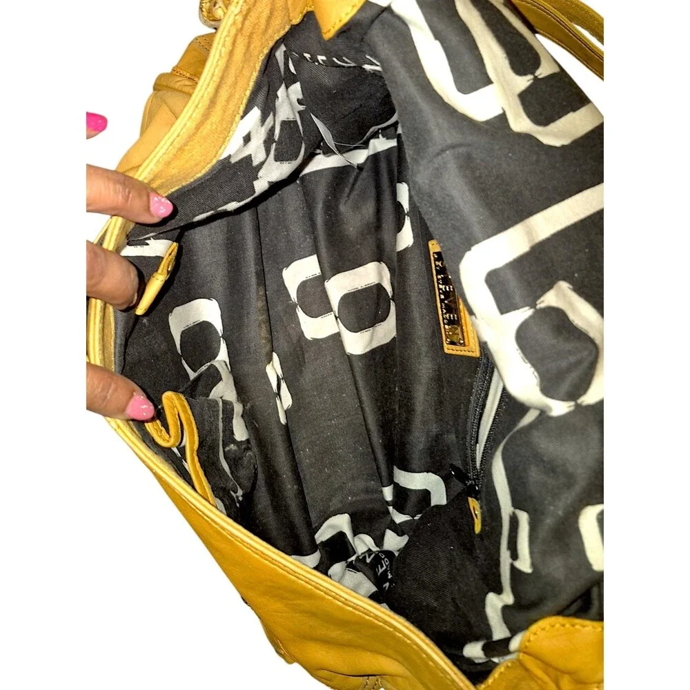 Vintage 100% Leather Steve Madden Mustard Yellow Large Purse In Great Condition